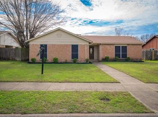 1318 Greenbriar Ln, Lancaster, TX 75146