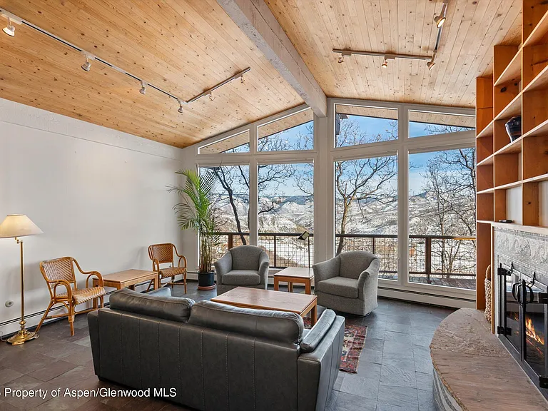 328 Oak Ridge Rd — Photo 9