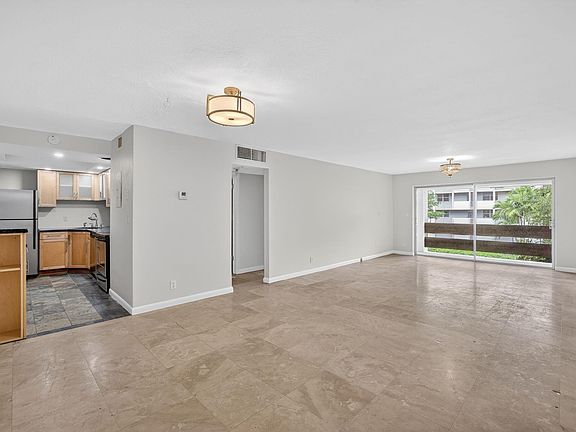 5th image of 1700 SE 15th Street #308