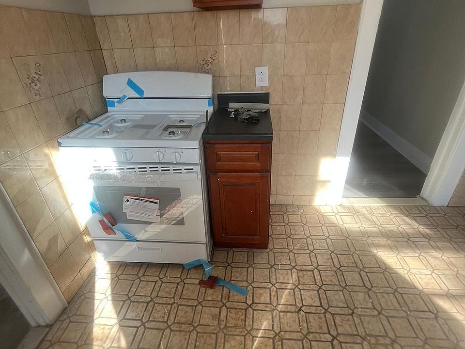 1st image of 194 S 12th St #3
