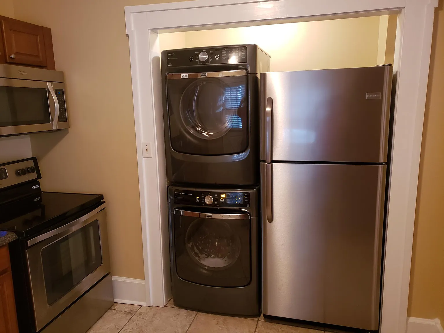 105 S McLemore Ave — Photo 2