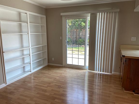 5th image of 218 Hiller St