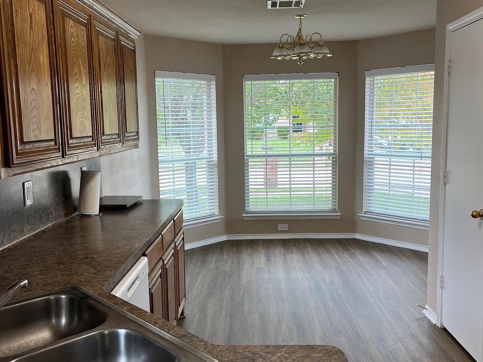 3 bed, 1450 sqft, $2,100 — Photo 2