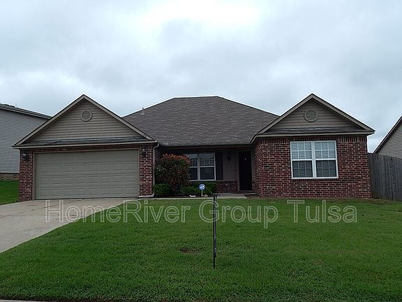 2nd image of 406 E 148th Cir