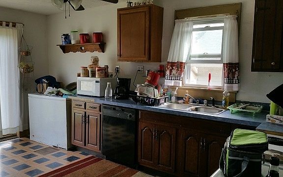 5th image of 1300 E Washington St