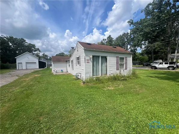 1950 Rhode Island Rd, Holland, OH 43528