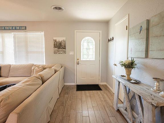 3rd image of 3922 Forrest Rd