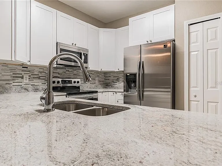 307 E Kirby St — Photo 7