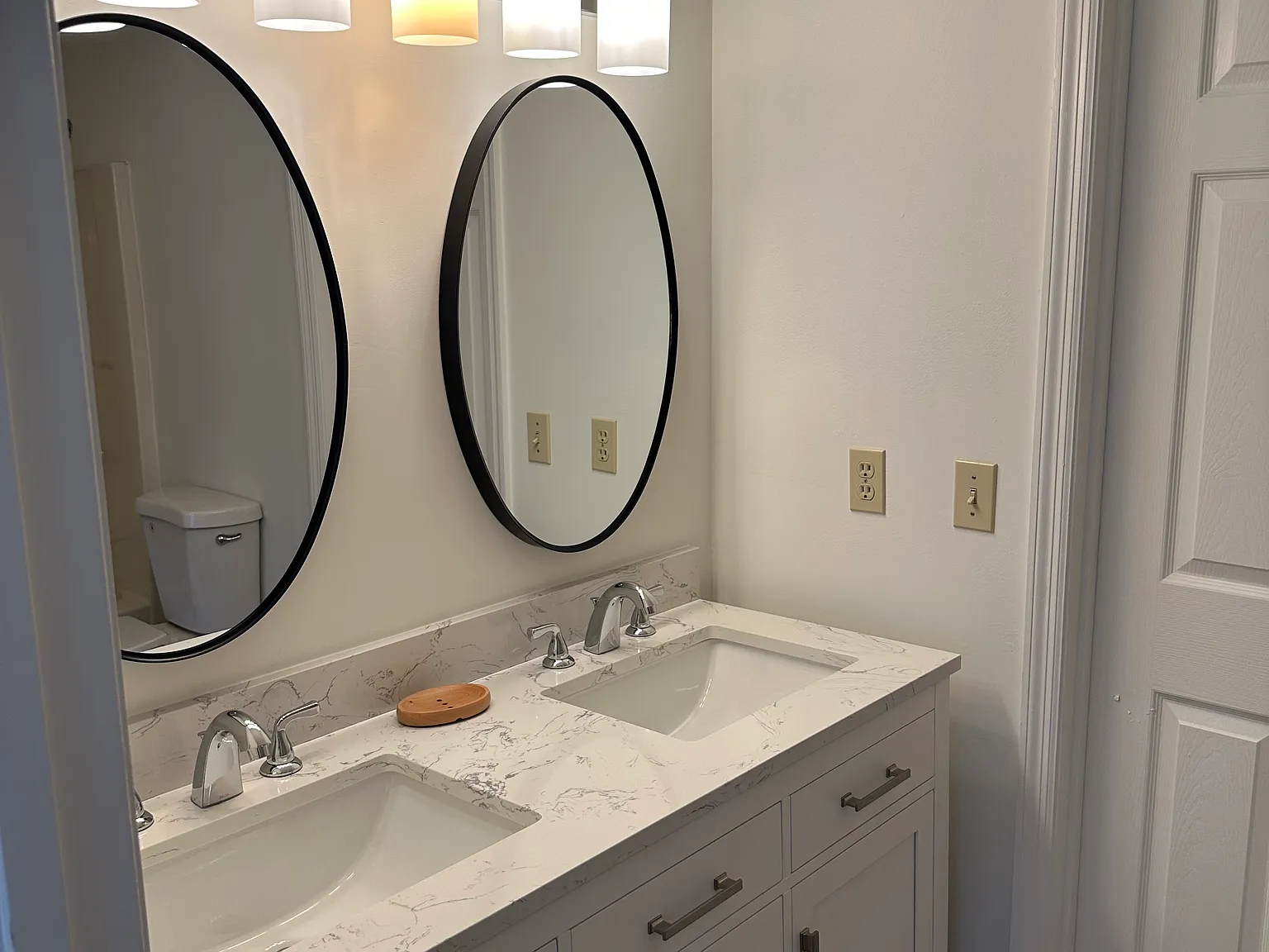 2 bed, 1.5 bath, 1200 sqft, $1,300 — Photo 2