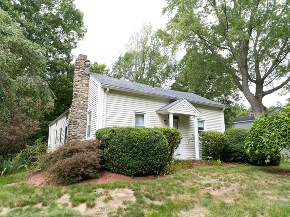 7 Huguenot Rd, Oxford, MA 01540