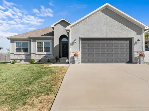 1406 8th Ter, Oak Grove, MO 64075
