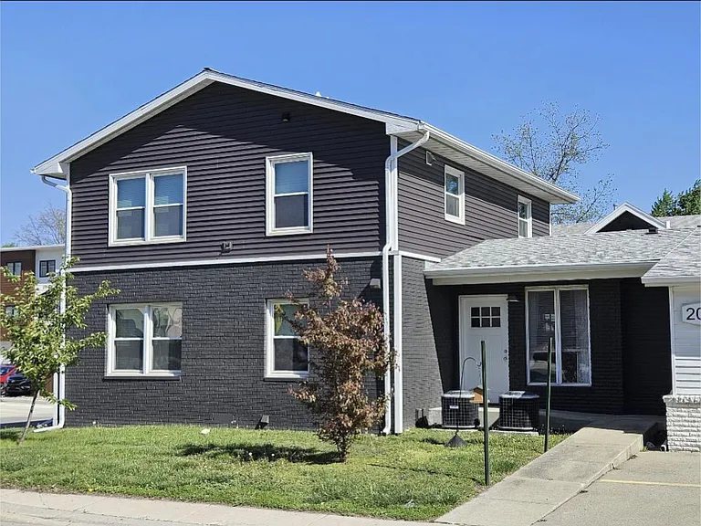 208 W Springfield Ave #A — Photo 11