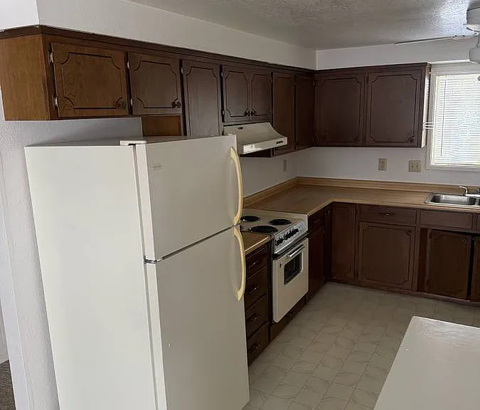2458 Siskiyou Blvd #2458 — Photo 4