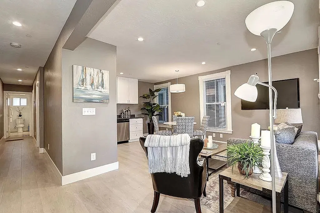 2 bed, 740 sqft, $2,050 — Photo 3