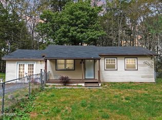 9341 Horn Owl Ln, Tobyhanna, PA 18466