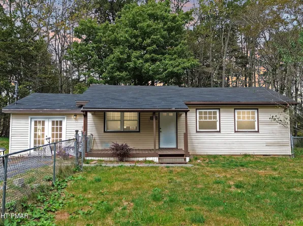 9341 Horn Owl Ln, Tobyhanna, PA 18466