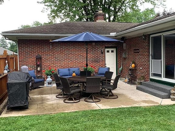 3rd image of 4076 Sylvan Dr