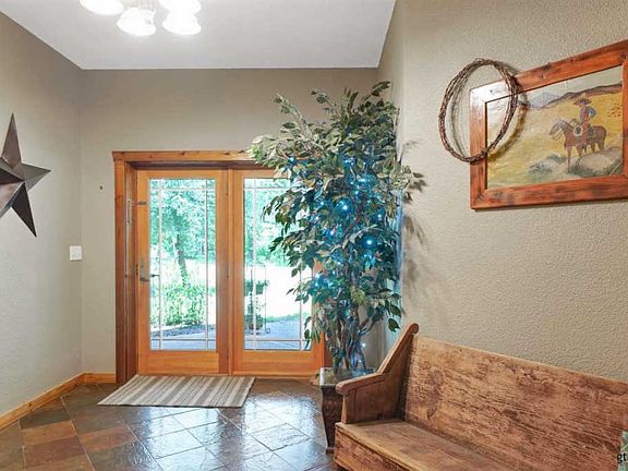 4th image of 611 County Road 4105