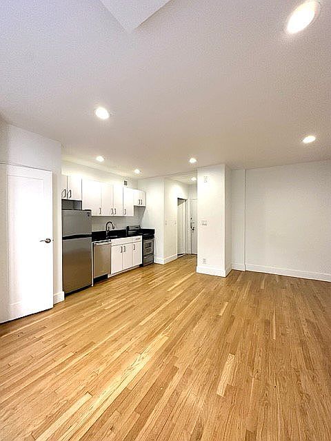 1st image of 207 E 37th St APT 6j