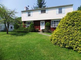4 Woodside Rd W, Apalachin, NY 13732