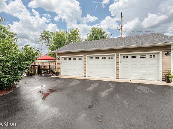 3rd image of 523 Gierz St