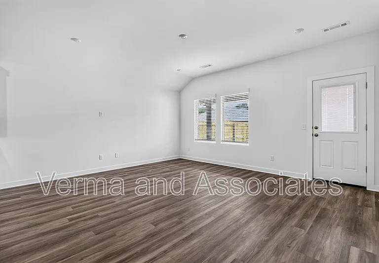 4771 W Folsom St — Photo 17