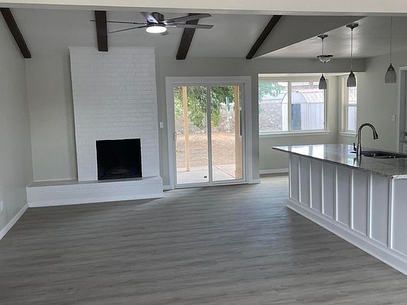 4th image of 2509 Chaswood St