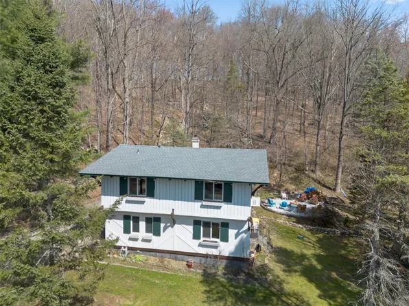 10 Breezy Park Road, Putnam Valley, NY 10579