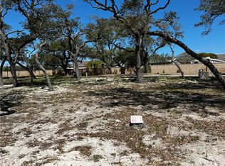 2202 Royal Oaks Trl, Rockport, TX 78382