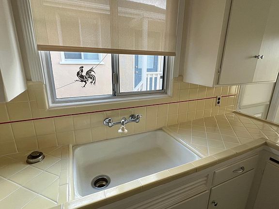 5th image of 226 Pinehurst Way