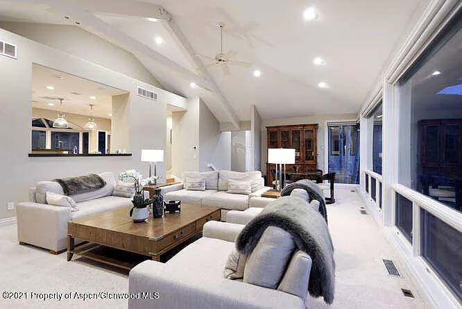 571 Booth Ln — Photo 17