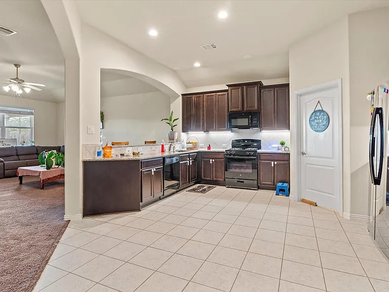 7911 Wood Hollow Dr — Photo 4
