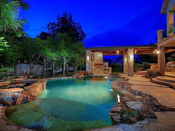 3rd image of 99 W Hullwood Cir