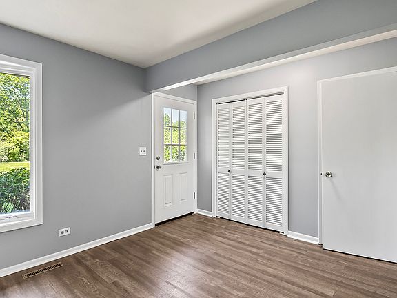 4th image of 43411 N Lake Ave