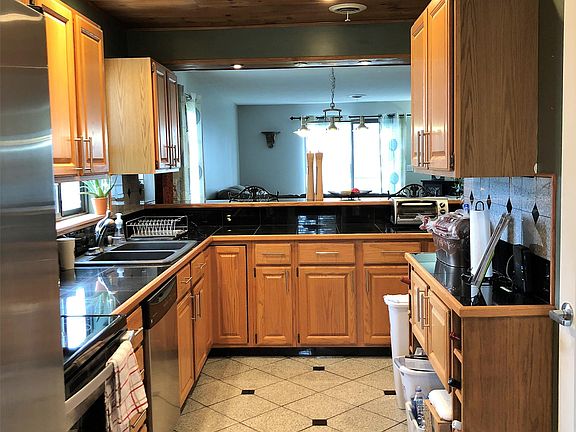 5th image of 7675 Woodmere Dr