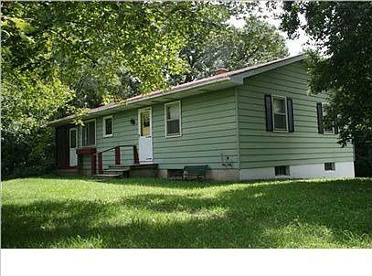 2nd image of 2535 Eleven Mile Rd NW