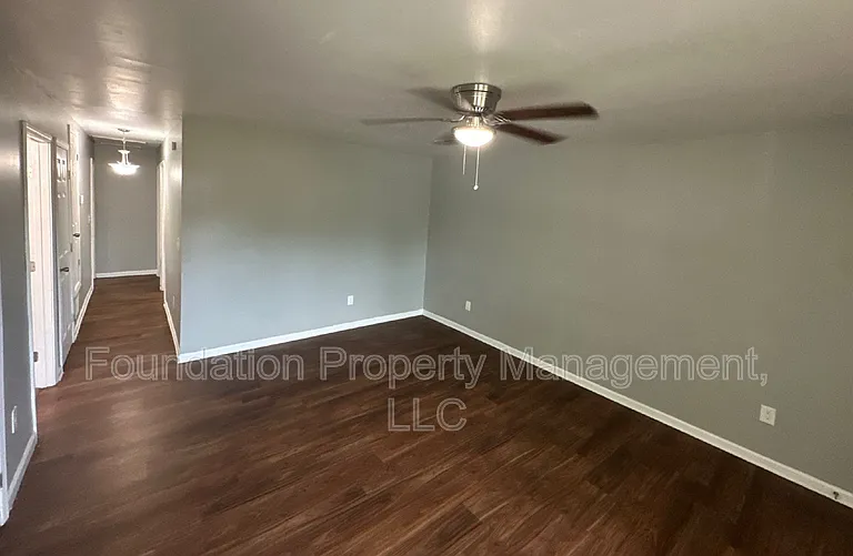 1663 Humber St — Photo 9