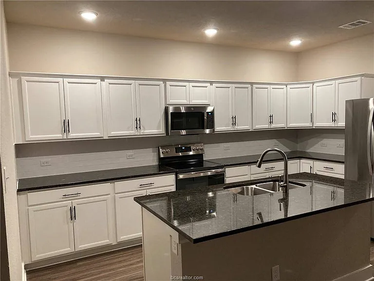 3920 Yukon Ln — Photo 4