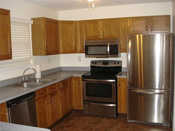 Updated kitchen with Stainless appliances! 