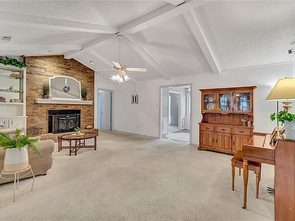 2nd image of 1706 Woodridge Cir