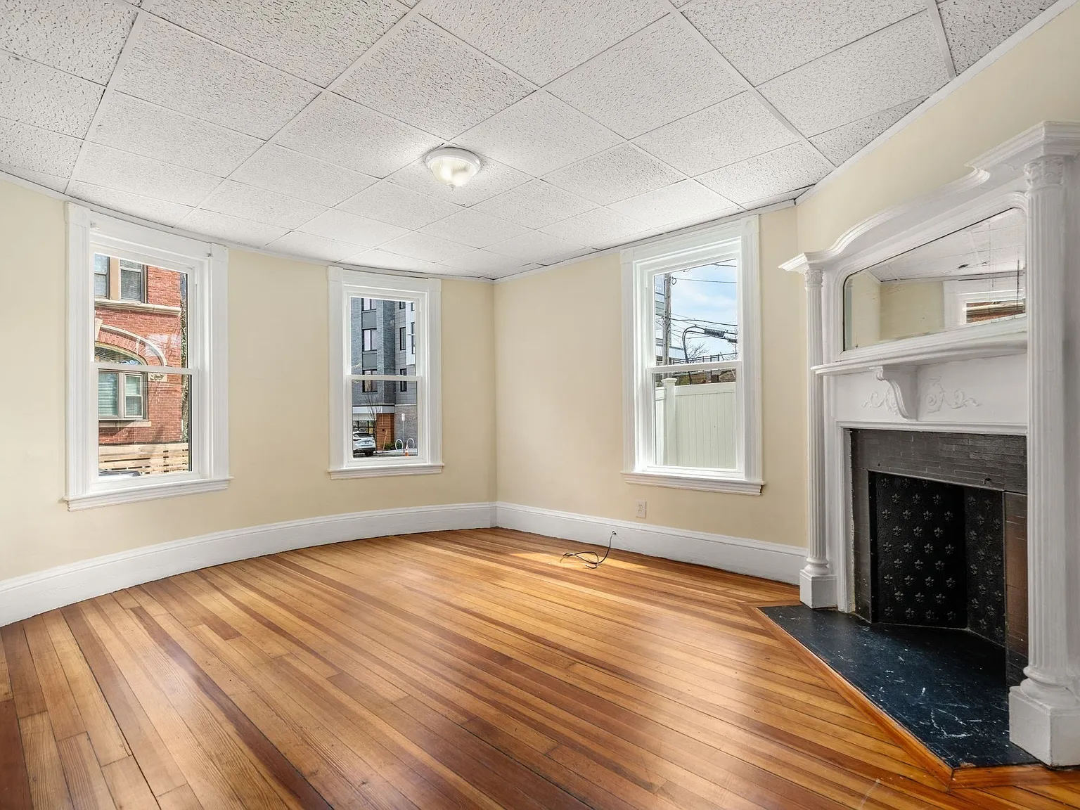 4 bed, 1500 sqft, $3,995 — Photo 4