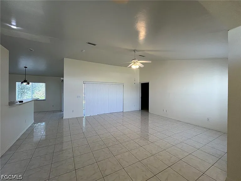 1721 SW 16th Ter — Photo 4