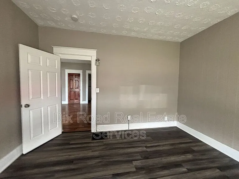 1022 Auburn St — Photo 11