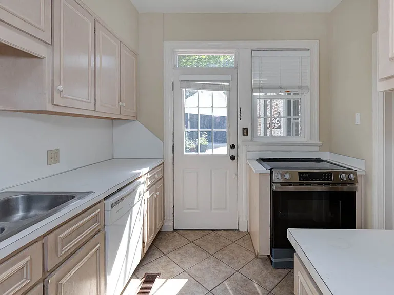 1523 Dixon Dr — Photo 19