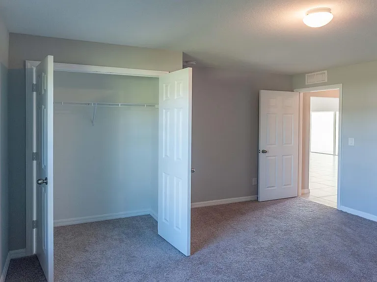 1805 SW 3rd Pl — Photo 9