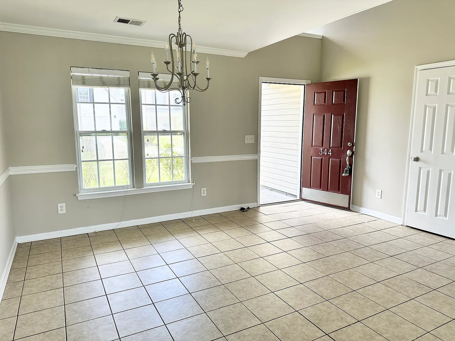 344 Winslow Ave — Photo 2