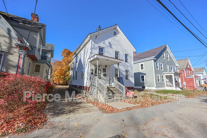 Building Photo - 120 Elm St #3