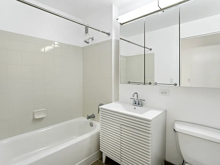 68 Bradhurst Ave #4E — Photo 13