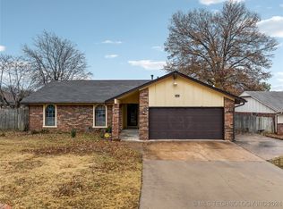 12172 E 37th Pl, Tulsa, OK 74146