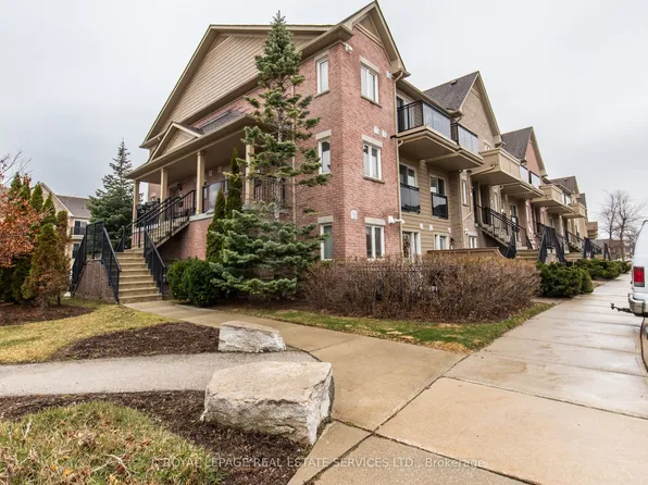 4975 Southampton Dr #272, Mississauga, ON L5M 8E5